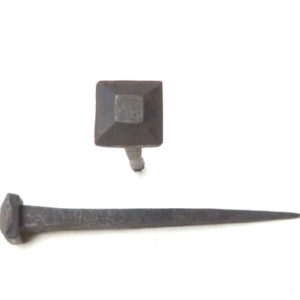 Clavos Decorativos y Herrajes Ornamentales